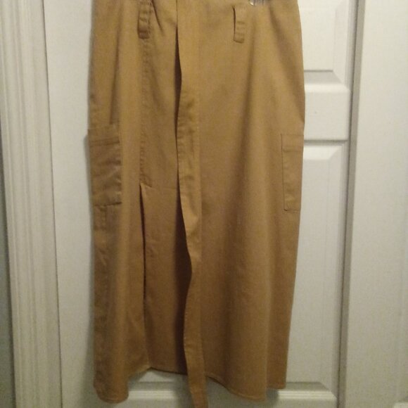 Monroe & Main Y2K Miss Size Large, Color Tan Stretch Alt Midi Cargo Skirt, - Picture 4 of 4